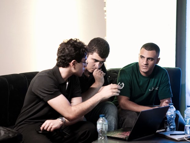 A working session on the campus floor